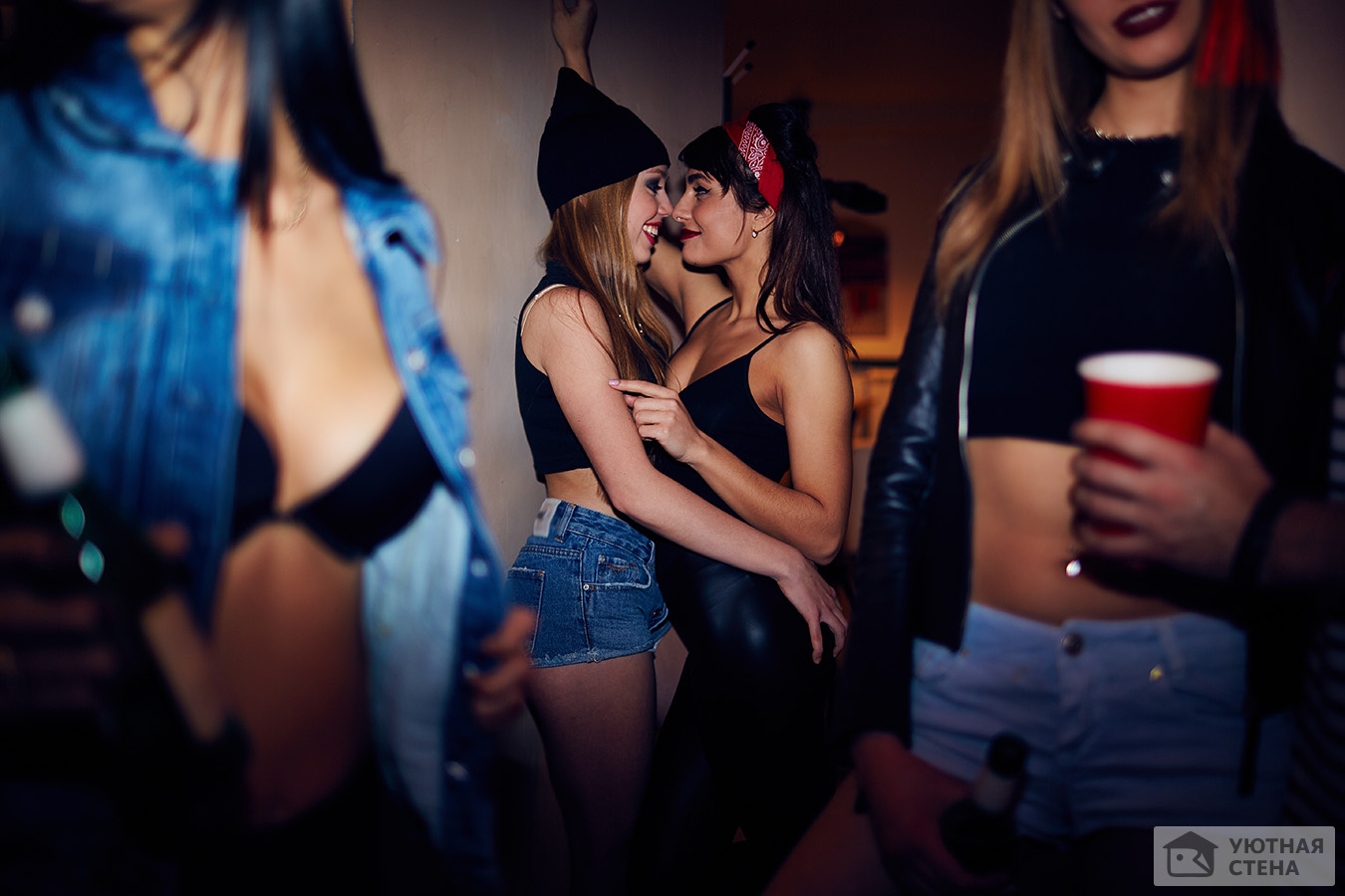 Фото с лесбийской вечеринки