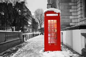 Телефонная будка Лондона на рассвете