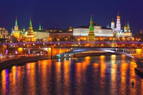 Мост через Москву-реку на фоне Кремля