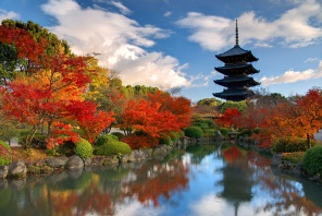 Деревянная башня храма то-дзи в Нара. Япония