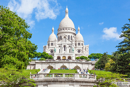 Фотообои Вид на базилику Монмартра. Париж. Франция