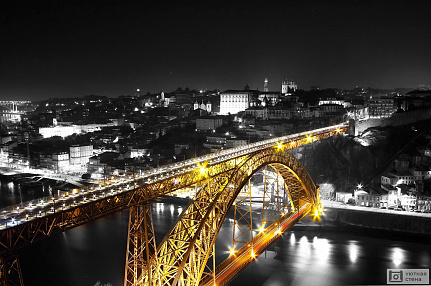 Фотообои Золотой мост на монохромном фоне Порту, Португалия