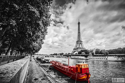 Фотообои Красный туристический корабль на реке Сена в Париже