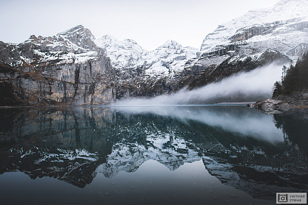 Фотообои Зеркальное отражение гор в озере