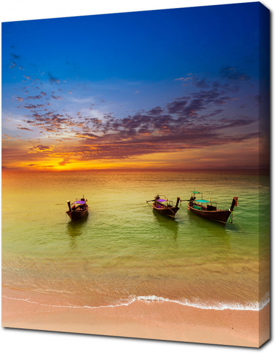 Закат на побережье в Таиланде