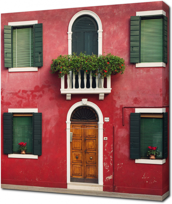 Красочный дом на острове Бурано. Венеция. Италия