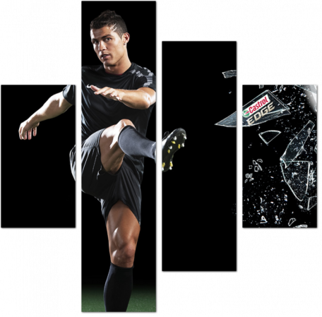 Роналдо (Ronaldo) с мячом на черном фоне