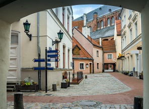 Средневековые здания в Старом городе Риги. Латвия