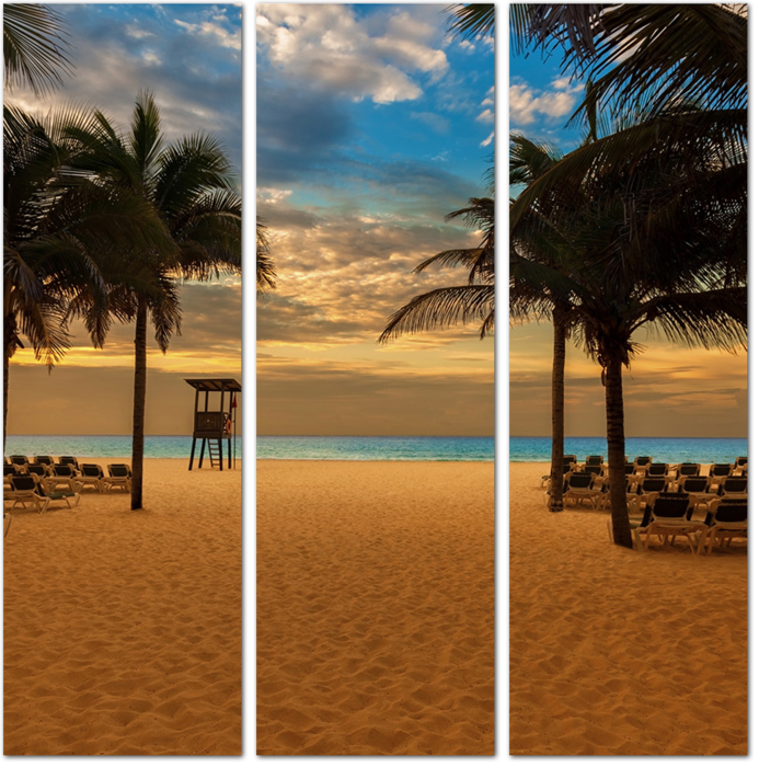 Закат на пляже с пальмами и лежаками