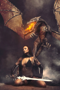 Девушка с драконом на плече