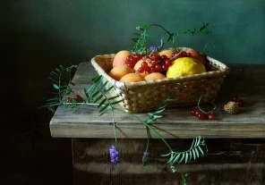 Корзина, полная плодов и ягод