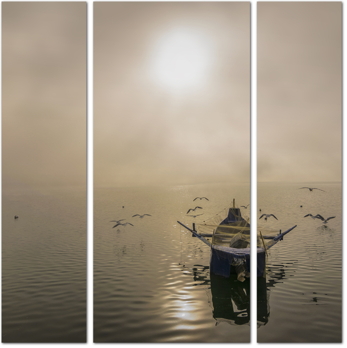 Рыбацкая лодка в тумане