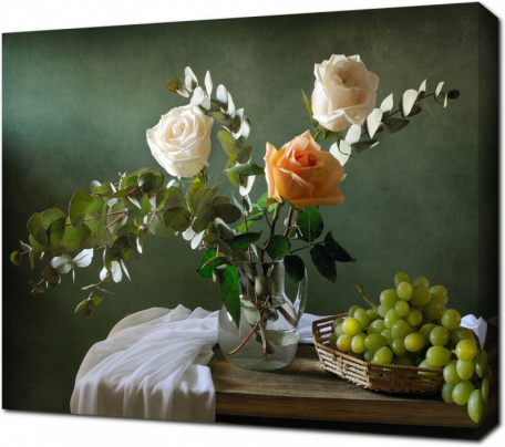 Натюрморт с букетом роз и винограда