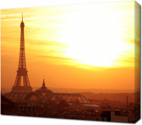 Эйфелева башня на закате. Париж. Франция