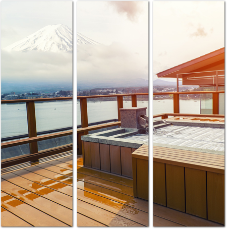 Терраса с джакузи с видом на гору Фудзи
