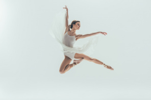 Балерина на белом фоне