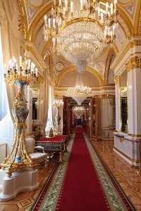 Внутренний вид большого Кремлевского дворца, красивое освещение