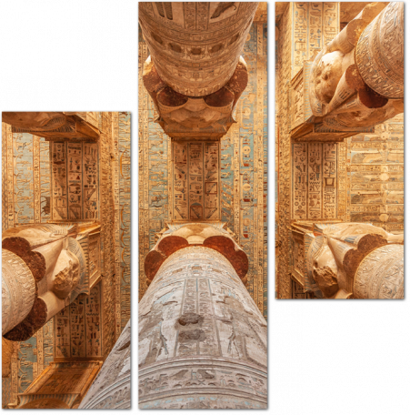 Каменные колонны украшенные Египетскими письменами