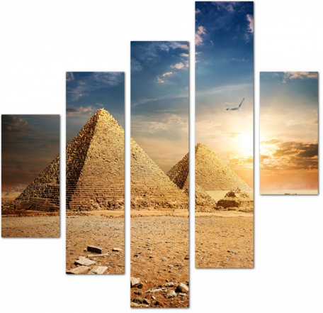 Две пирамиды на закате