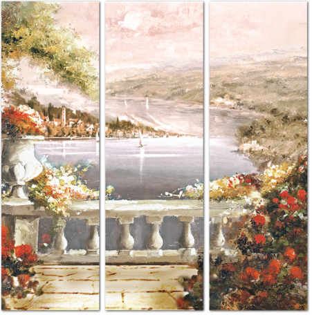 Живописный балкон с цветами у моря