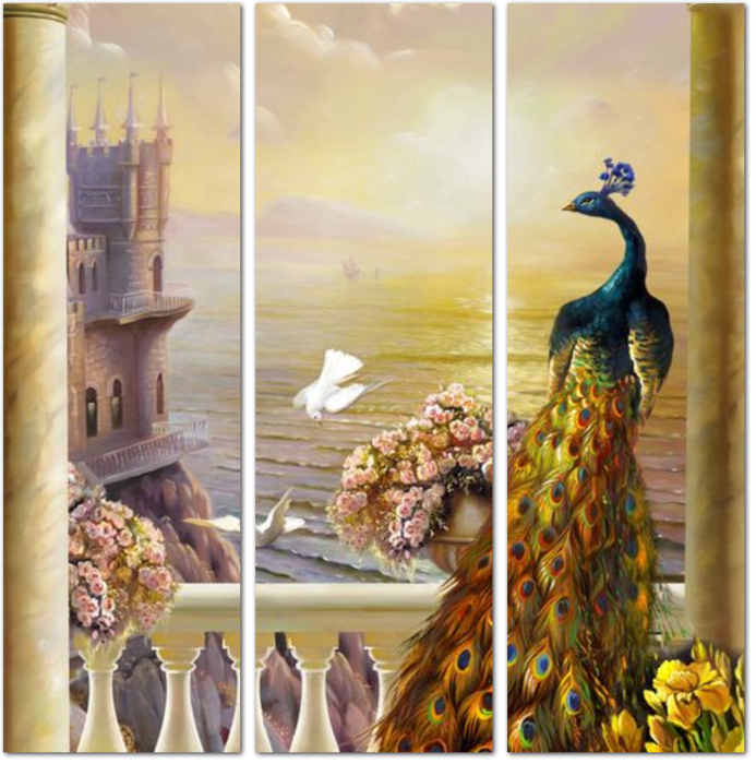 Балкон с павлином и голубями