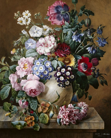 Разнообразие цветов в вазе