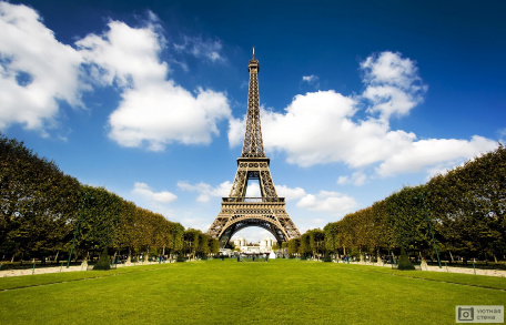 Красивый вид на Эйфелеву башню, Париж, Франция