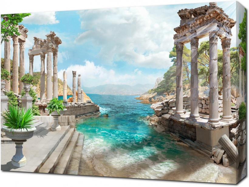 Руины из античных колонн на берегу моря