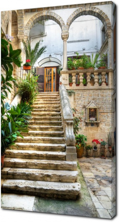 Лестница в итальянском дворике