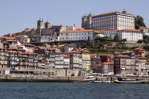 Древний город Порту. Португалия