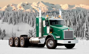 Kenworth на фоне заснеженных гор
