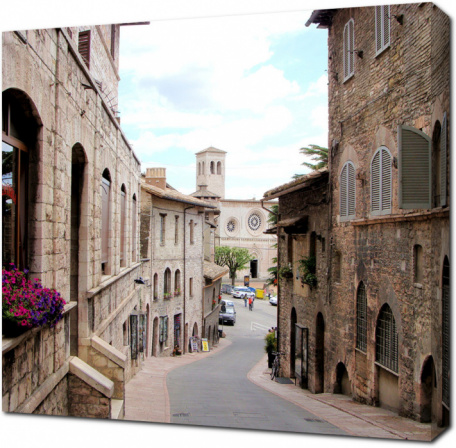 Средневековая улица в Ассизи. Италия