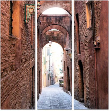 Узкие средневековые улицы Сиены. Италия
