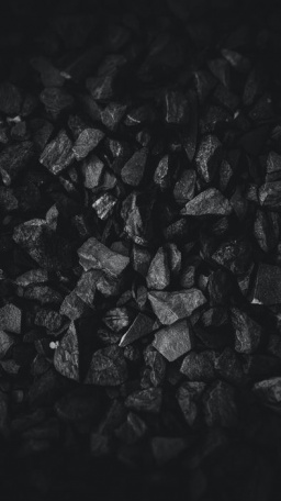 Темная фактура камней