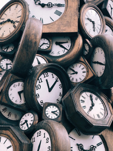 Коллекция деревянных часов