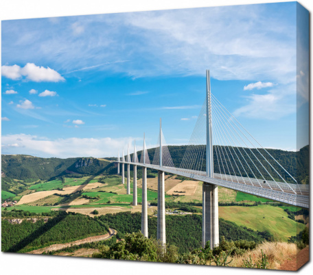 Мост Виадук Мийо через долину реки Тарн, Франция