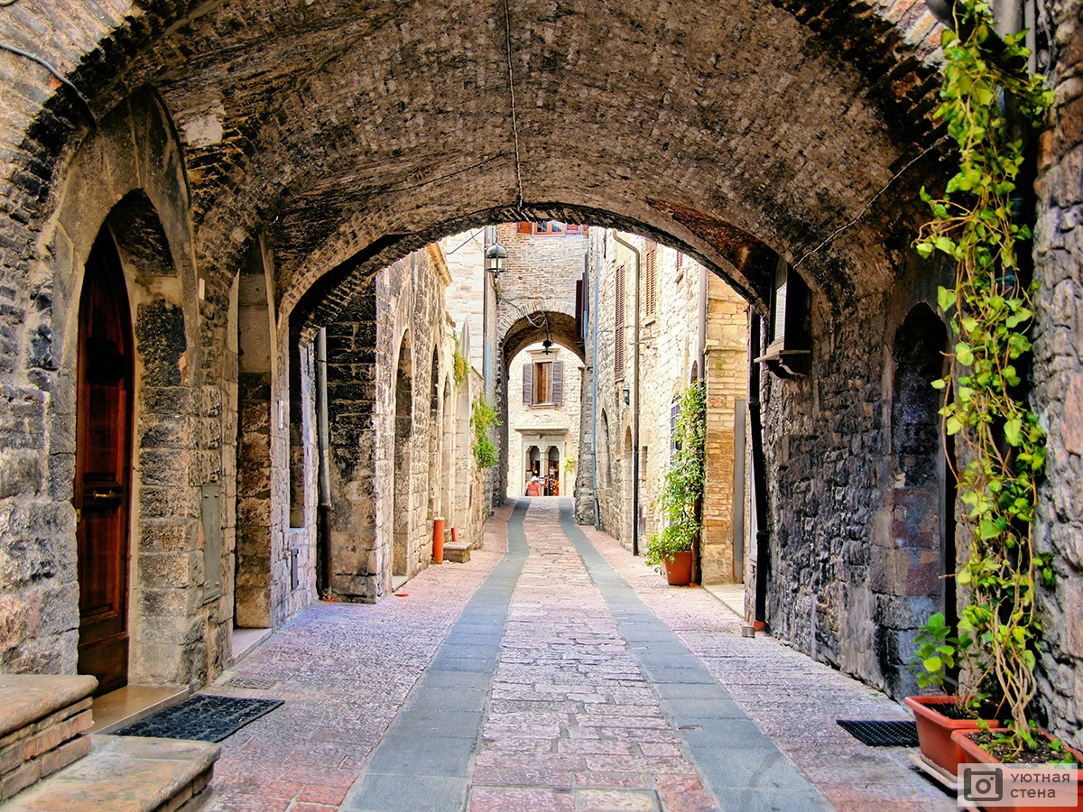 Фотообои Арочные средневековые улицы в городе Ассизи. Италия - Арт.  110228 | Купить в интернет-магазине Уютная стена