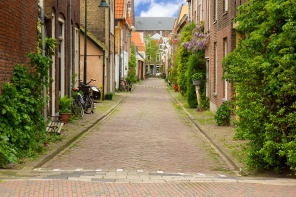 Красочные улицы старого города Дельфт, Голландия