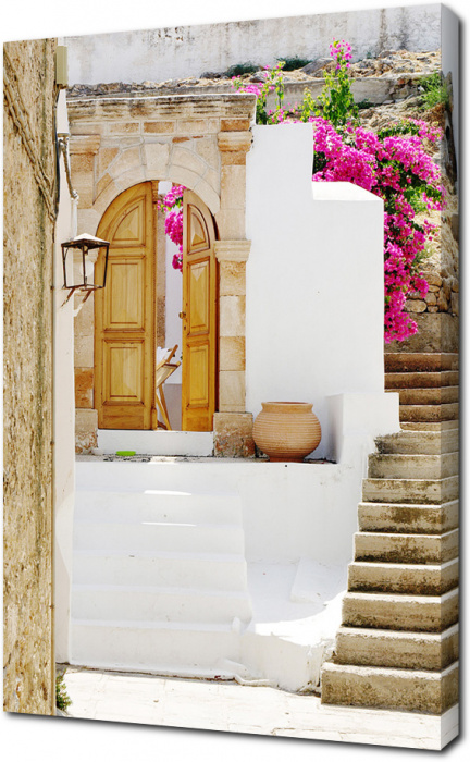 Дворик с лестницей в Греции
