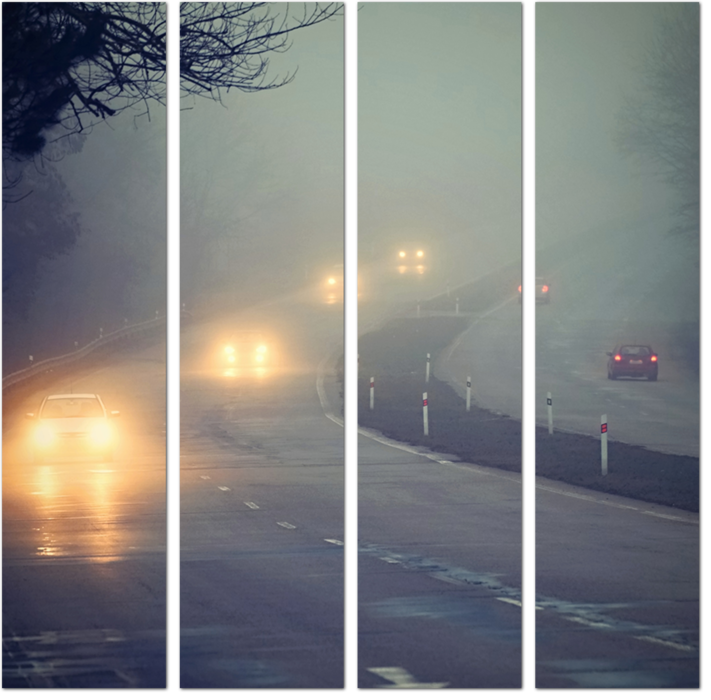 Дорога с машинами в тумане