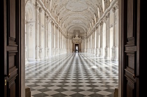 Вид галереи ди Диана в королевском дворце Венария. Италия