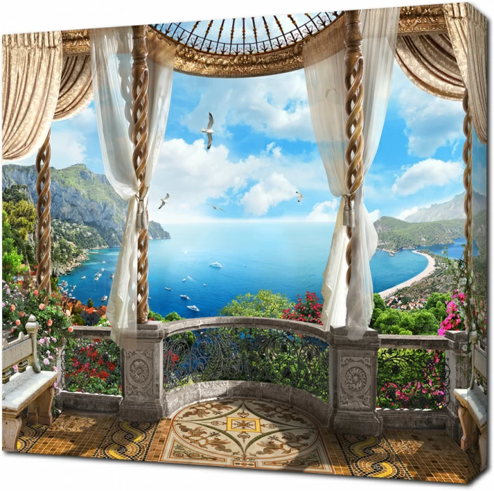 Роскошный балкон с видом на море