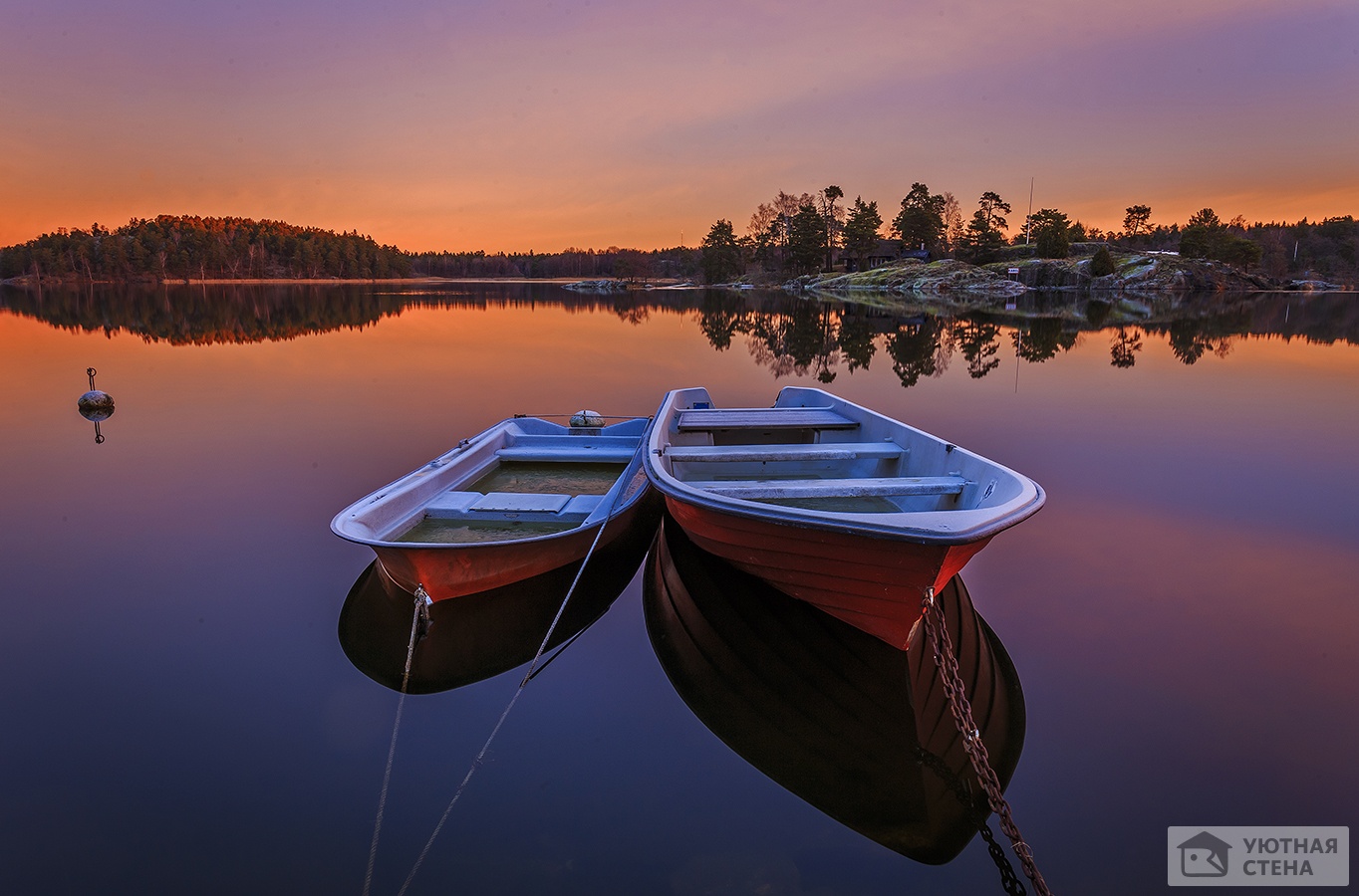 Лодки на фоне теплого заката