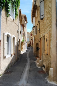 Небольшой переулок в Провансе
