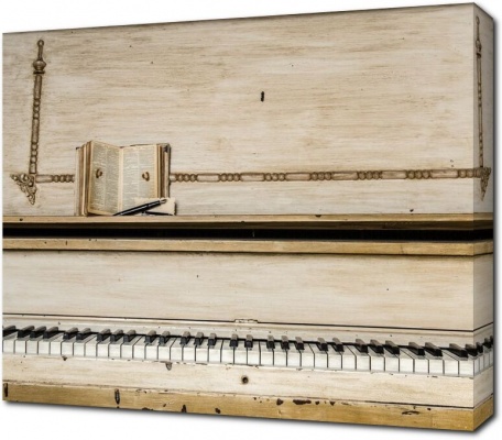 Старинное пианино крупно