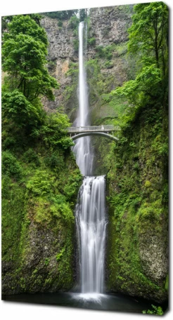 Мостик над водопадом