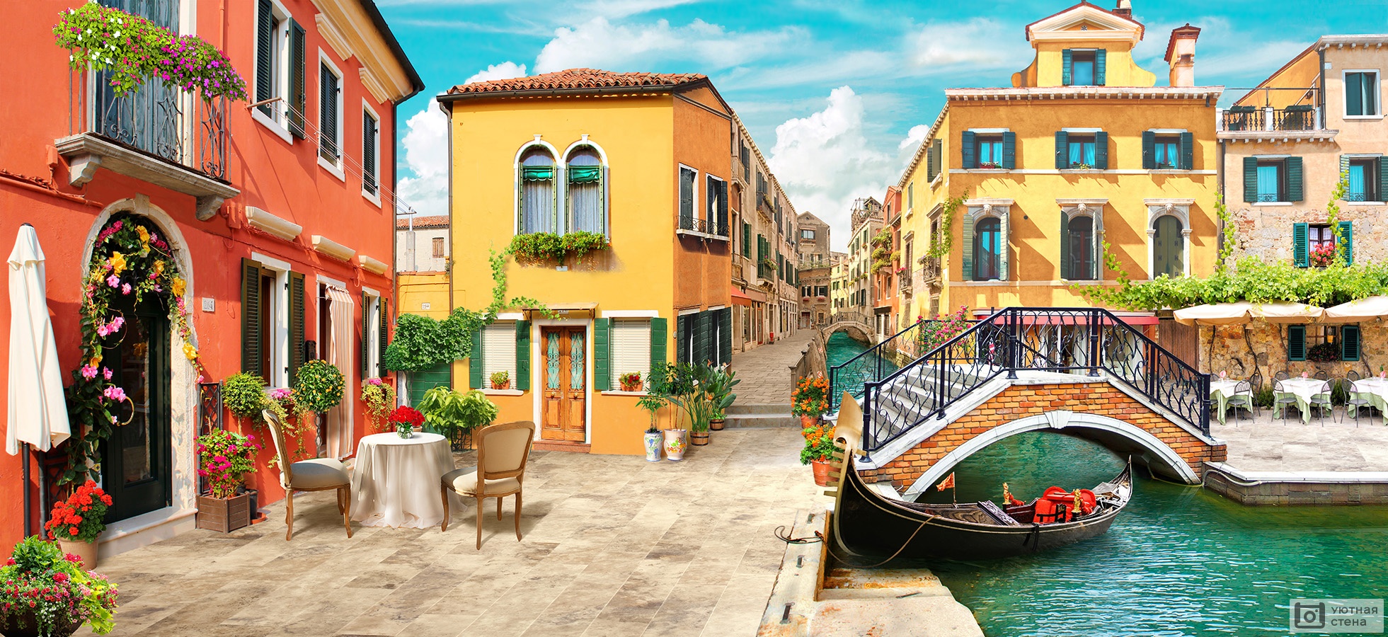 Яркие дома на улочках Венеции