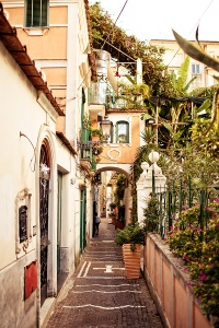 Красивая улочка в городе Минори. Италия