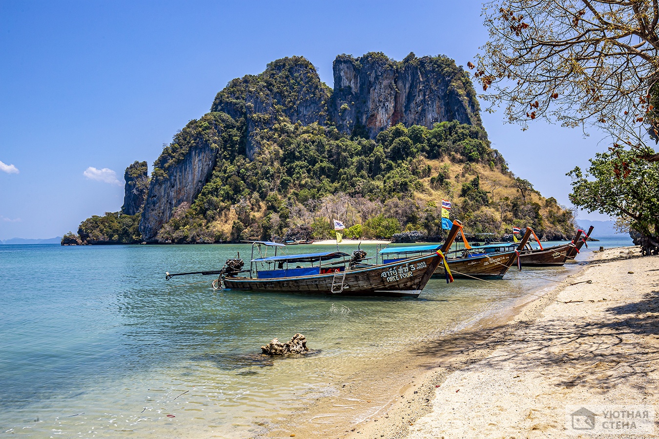 Лодки на пляже Таиланда