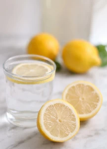 Лимон и вода